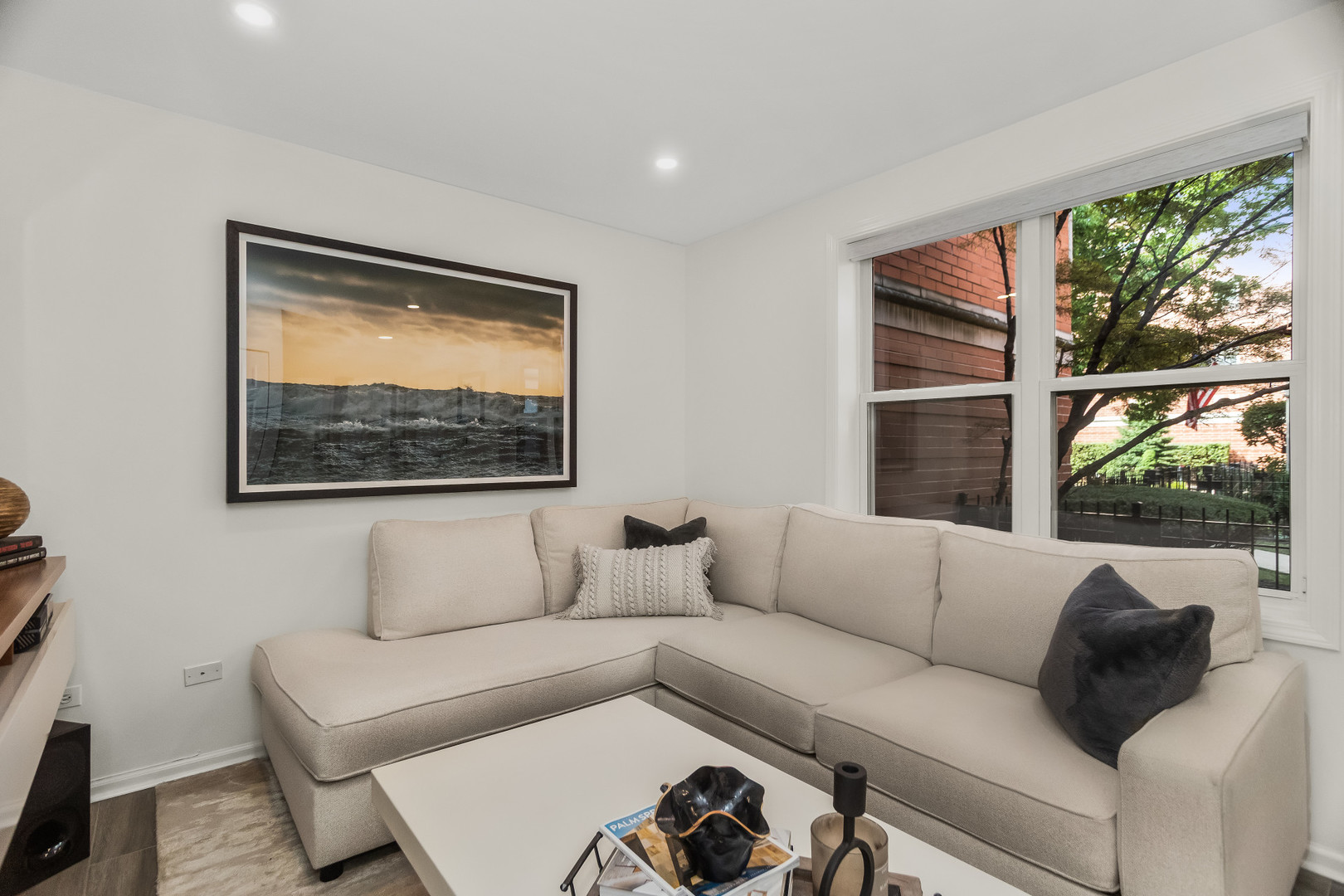 Chicago, Illinois 60640, United States, 3 Bedrooms Bedrooms, ,3 BathroomsBathrooms,Residential,Active,216524