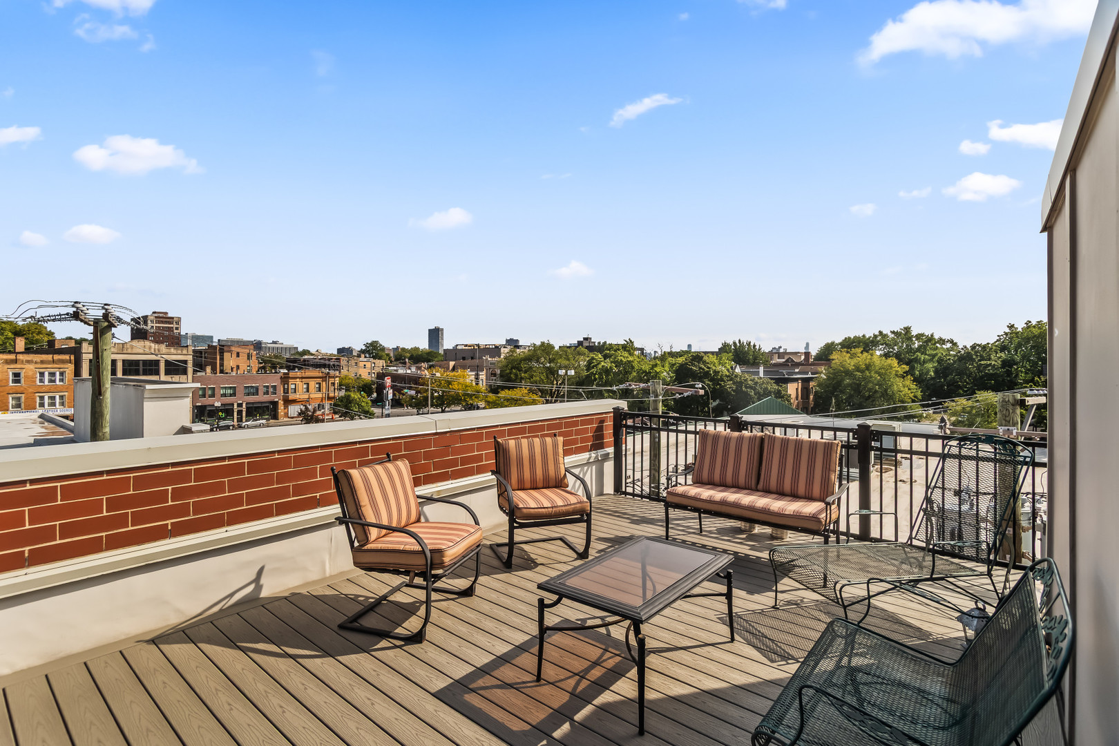 Chicago, Illinois 60640, United States, 3 Bedrooms Bedrooms, ,3 BathroomsBathrooms,Residential,Active,216524