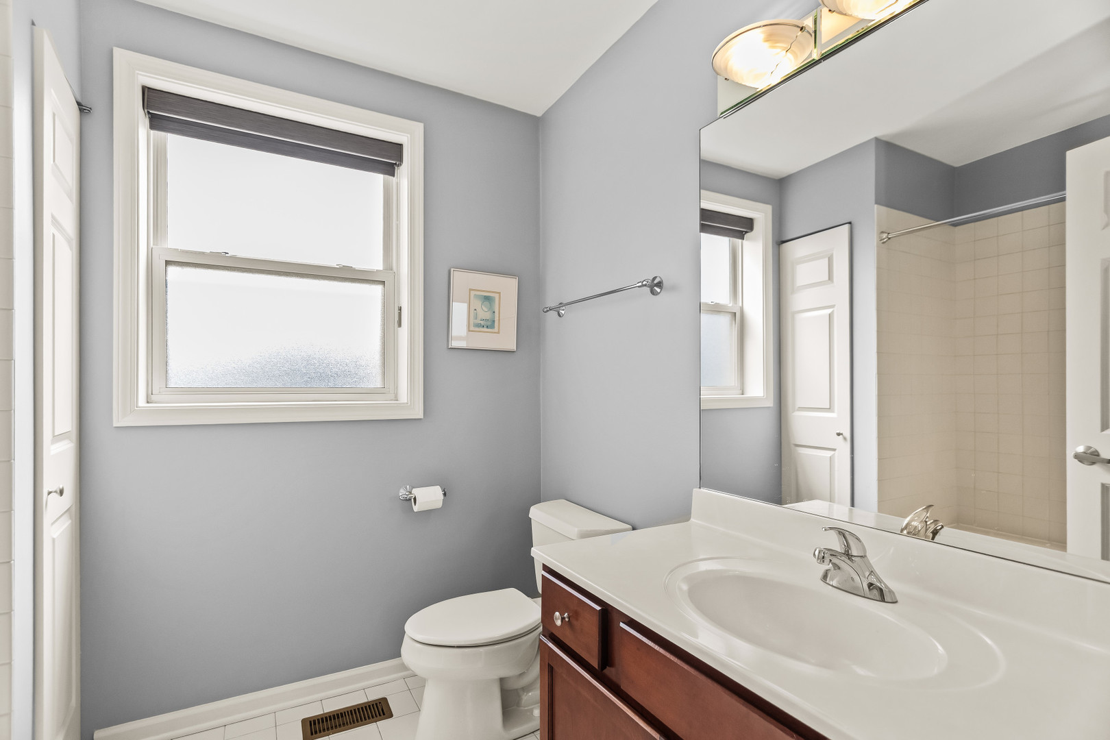 Chicago, Illinois 60640, United States, 3 Bedrooms Bedrooms, ,3 BathroomsBathrooms,Residential,Active,216524