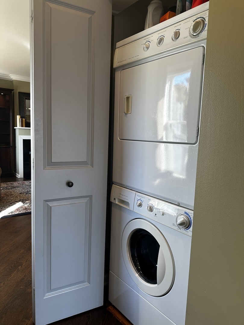 Chicago, Illinois 60640, United States, 3 Bedrooms Bedrooms, ,3 BathroomsBathrooms,Residential,Active,216524