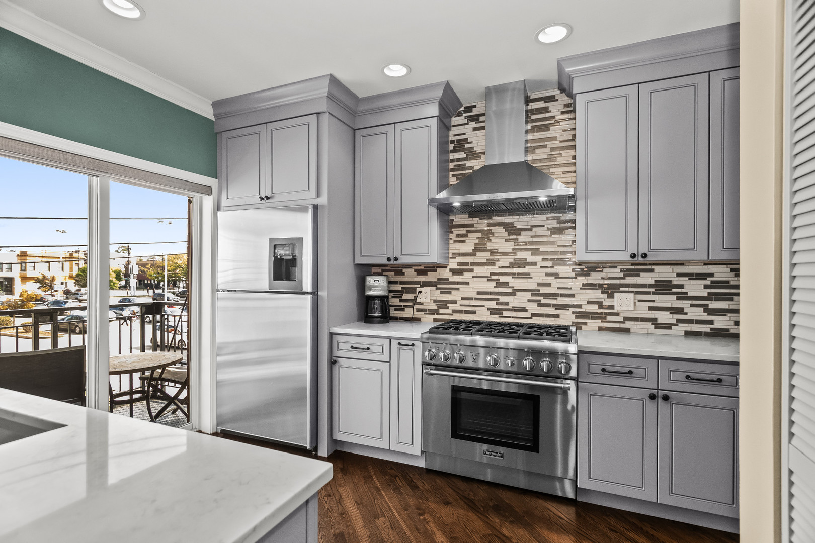 Chicago, Illinois 60640, United States, 3 Bedrooms Bedrooms, ,3 BathroomsBathrooms,Residential,Active,216524