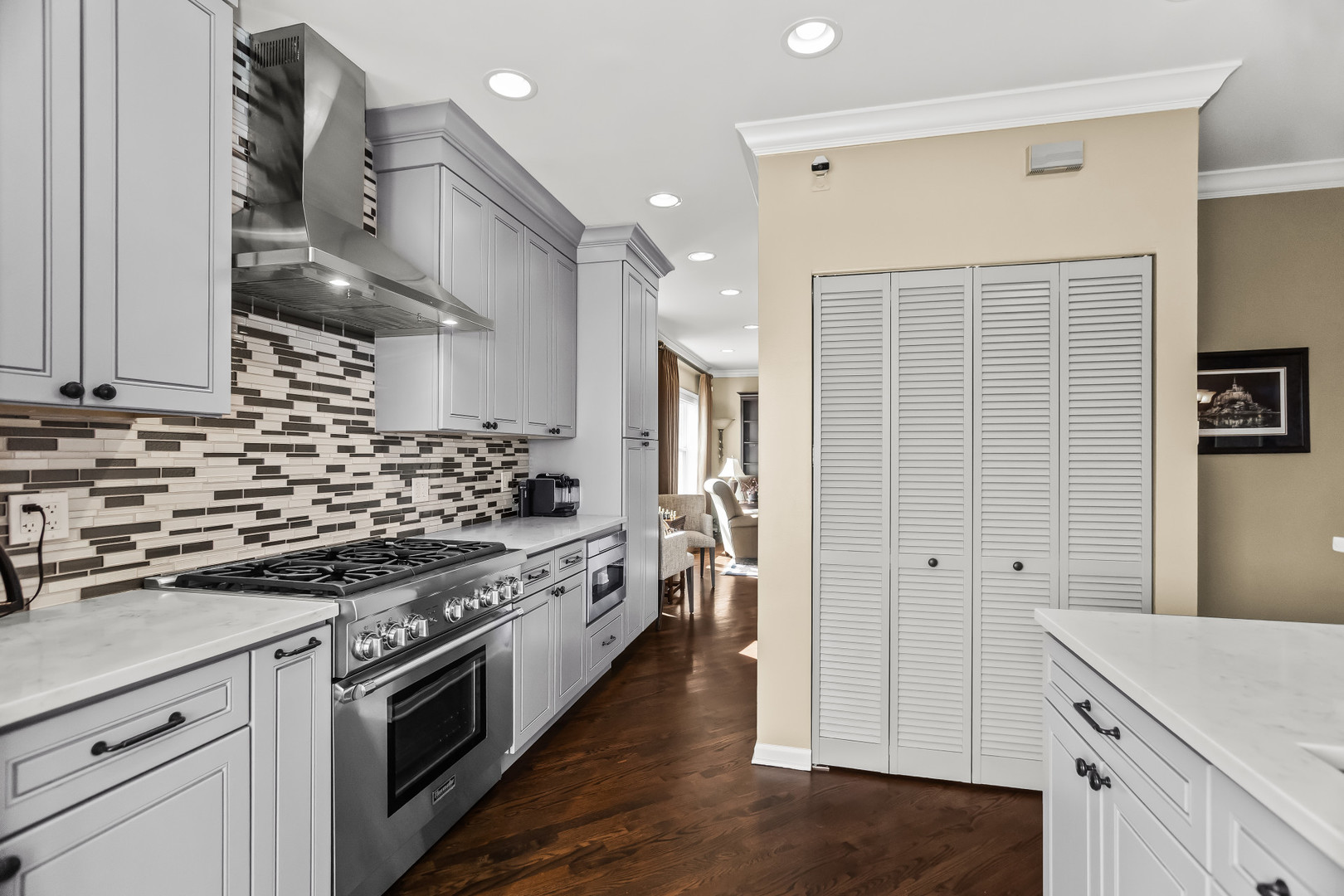 Chicago, Illinois 60640, United States, 3 Bedrooms Bedrooms, ,3 BathroomsBathrooms,Residential,Active,216524