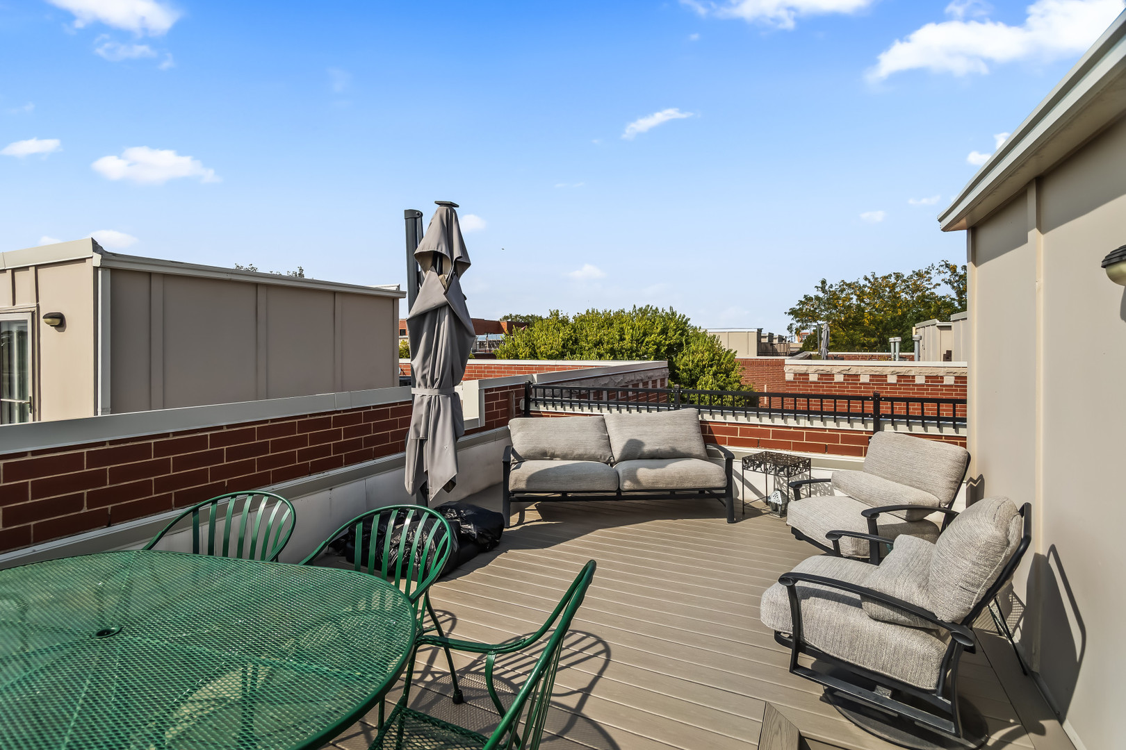 Chicago, Illinois 60640, United States, 3 Bedrooms Bedrooms, ,3 BathroomsBathrooms,Residential,Active,216524