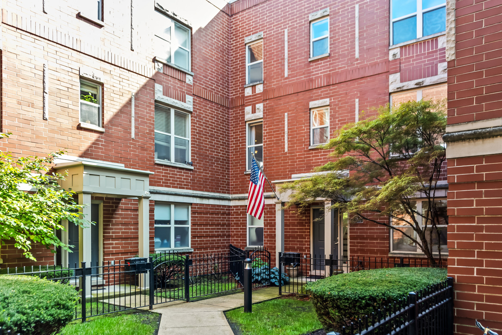4646 N Greenview Avenue 25