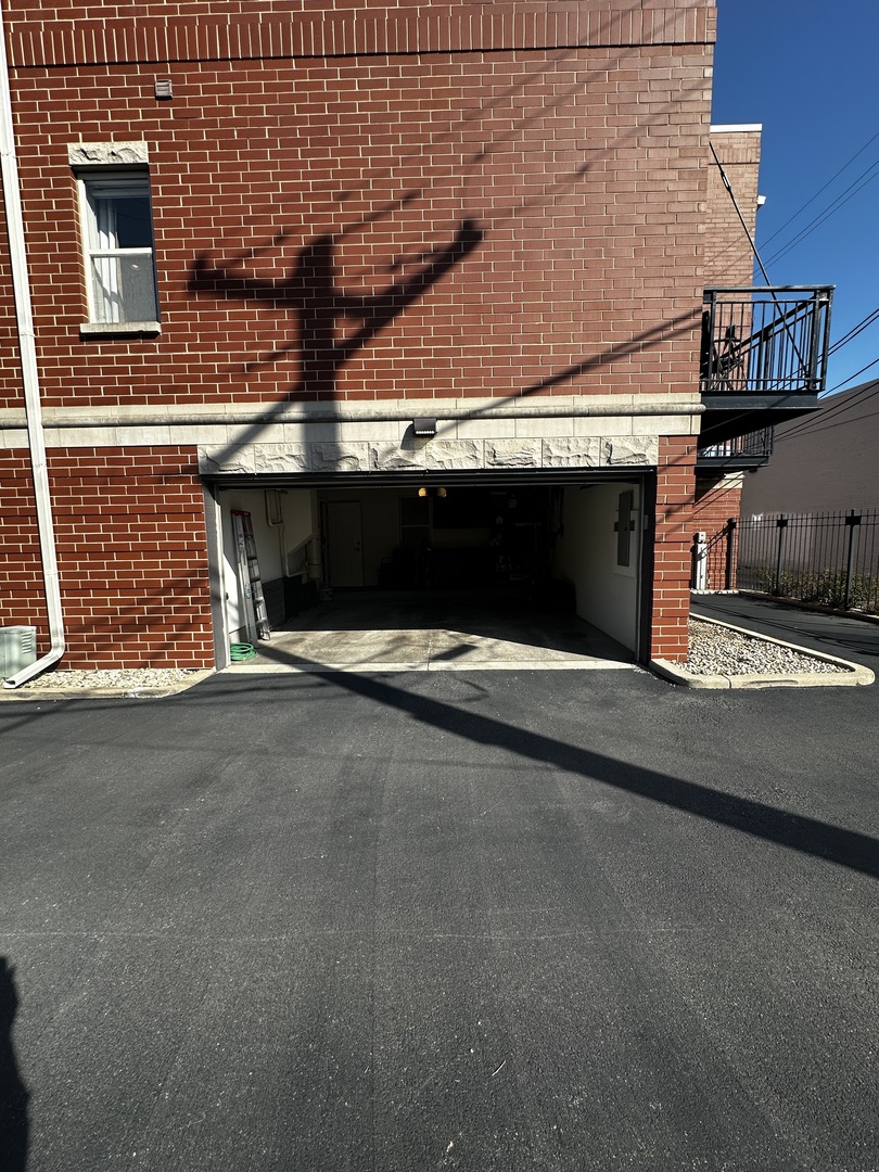 Chicago, Illinois 60640, United States, 3 Bedrooms Bedrooms, ,3 BathroomsBathrooms,Residential,Active,216524