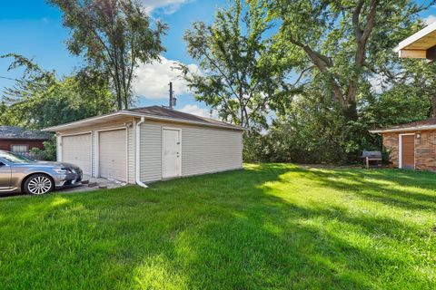 Tiny photo for 913 E 162nd Place, South Holland, IL 60473 (MLS # 12558008)
