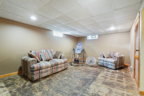 Tiny photo for 913 E 162nd Place, South Holland, IL 60473 (MLS # 12558008)