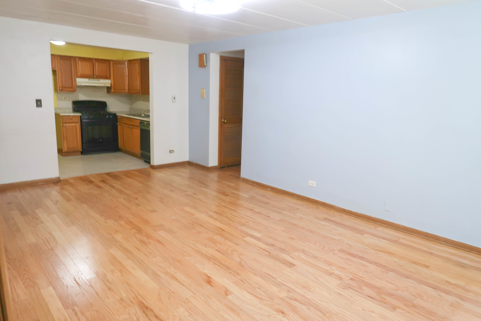 5241 N East River Road 1B