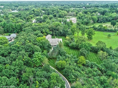 Photo of 383 County Line Road, Barrington Hills, IL 60010 (MLS # 12747488)