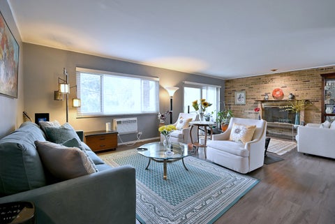 Tiny photo for 360 Claymoor Avenue #2E, Hinsdale, IL 60521 (MLS # 12683800)