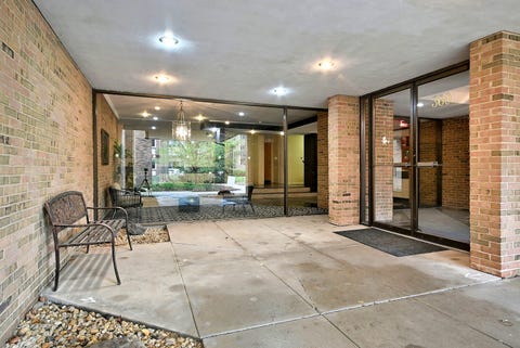 Tiny photo for 360 Claymoor Avenue #2E, Hinsdale, IL 60521 (MLS # 12683800)