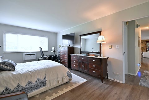 Tiny photo for 360 Claymoor Avenue #2E, Hinsdale, IL 60521 (MLS # 12683800)