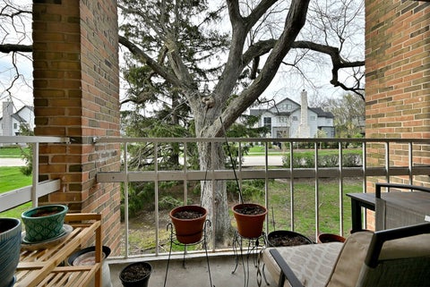 Tiny photo for 360 Claymoor Avenue #2E, Hinsdale, IL 60521 (MLS # 12683800)