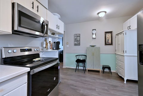 Tiny photo for 360 Claymoor Avenue #2E, Hinsdale, IL 60521 (MLS # 12683800)