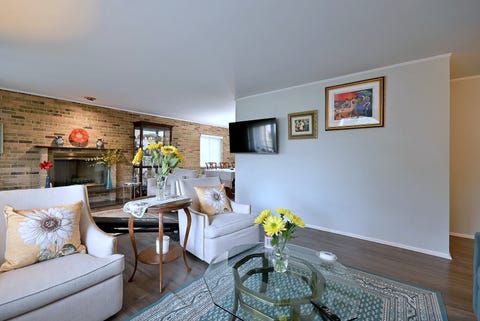Tiny photo for 360 Claymoor Avenue #2E, Hinsdale, IL 60521 (MLS # 12683800)