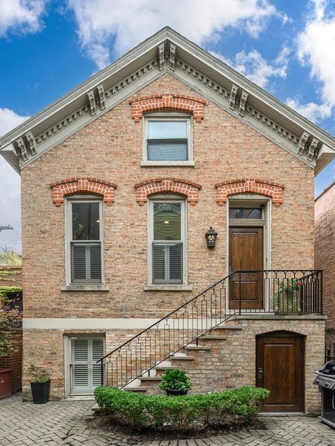 Photo of 2216-CH N Magnolia Avenue, Chicago, IL 60614 (MLS # 12568264)