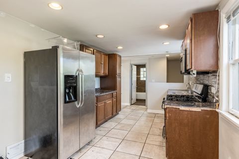 Tiny photo for 3924 W GREENLEAF Avenue, Lincolnwood, IL 60712 (MLS # 12468952)