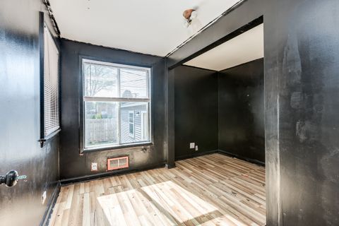 Tiny photo for 3924 W GREENLEAF Avenue, Lincolnwood, IL 60712 (MLS # 12468952)