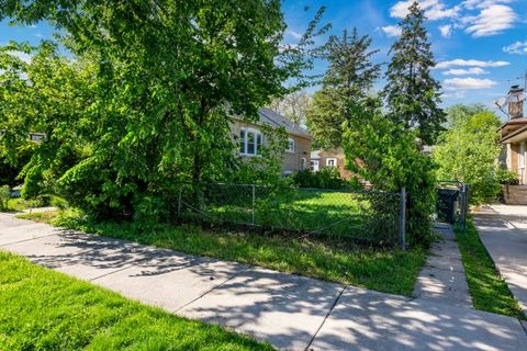 Tiny photo for 3924 W GREENLEAF Avenue, Lincolnwood, IL 60712 (MLS # 12468952)
