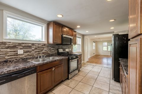 Tiny photo for 3924 W GREENLEAF Avenue, Lincolnwood, IL 60712 (MLS # 12468952)