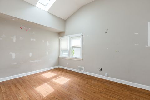 Tiny photo for 3924 W GREENLEAF Avenue, Lincolnwood, IL 60712 (MLS # 12468952)