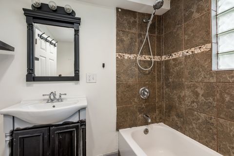 Tiny photo for 3924 W GREENLEAF Avenue, Lincolnwood, IL 60712 (MLS # 12468952)