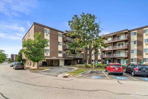 Tiny photo for 1321 S Finley Road #212, Lombard, IL 60148 (MLS # 12758510)