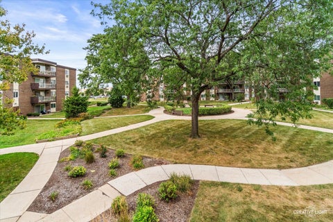Tiny photo for 1321 S Finley Road #212, Lombard, IL 60148 (MLS # 12758510)