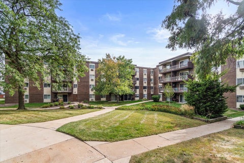 Tiny photo for 1321 S Finley Road #212, Lombard, IL 60148 (MLS # 12758510)