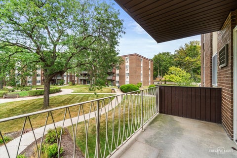 Tiny photo for 1321 S Finley Road #212, Lombard, IL 60148 (MLS # 12758510)