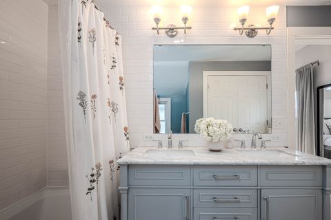 Tiny photo for 1215 Washington Street, Evanston, IL 60202 (MLS # 12600550)