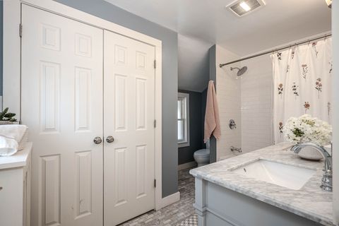 Tiny photo for 1215 Washington Street, Evanston, IL 60202 (MLS # 12600550)