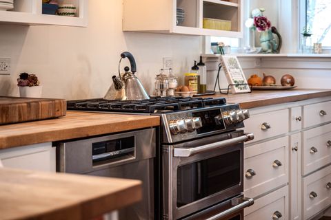 Tiny photo for 1215 Washington Street, Evanston, IL 60202 (MLS # 12600550)