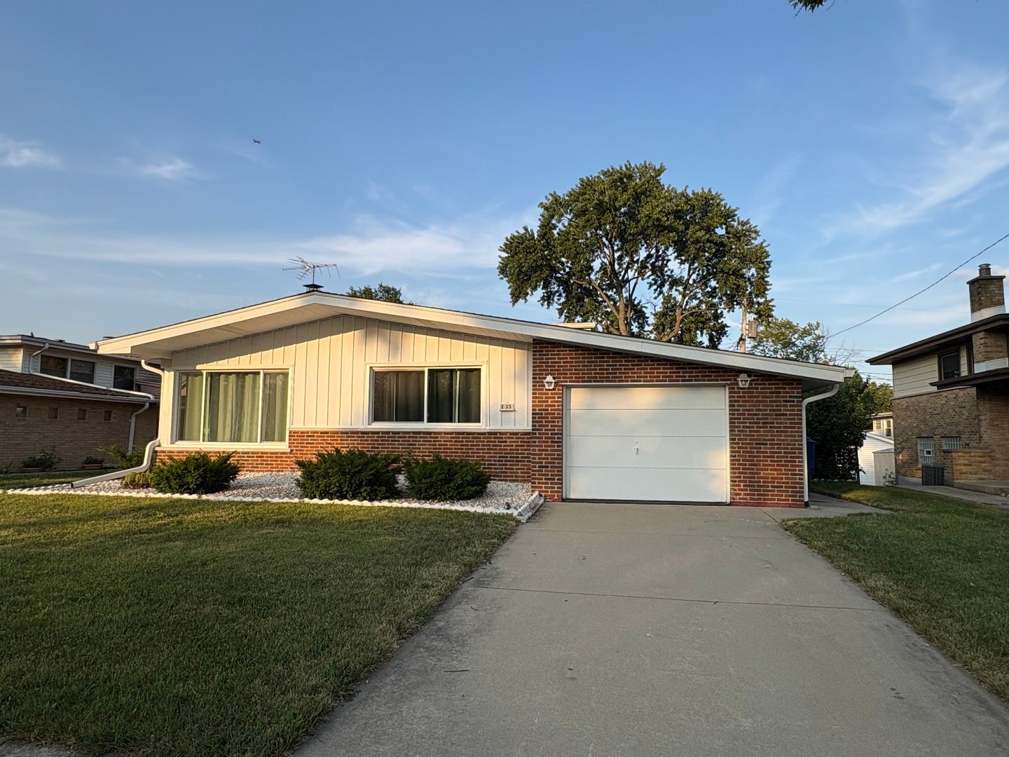 235 S Mayfair Place