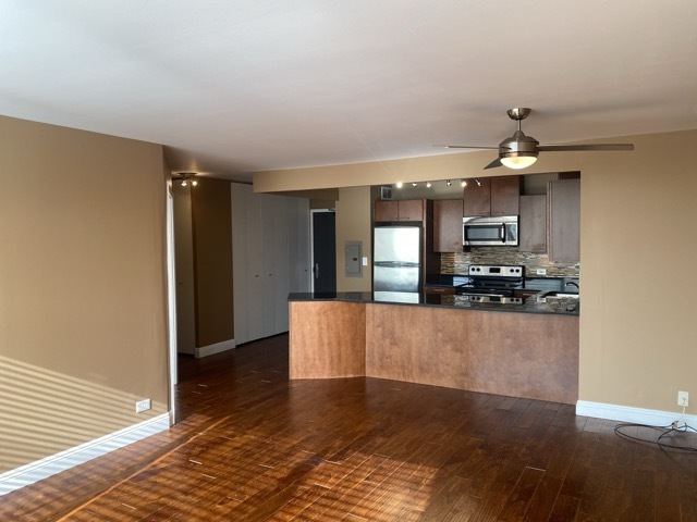 3930 N Pine Grove Avenue 514