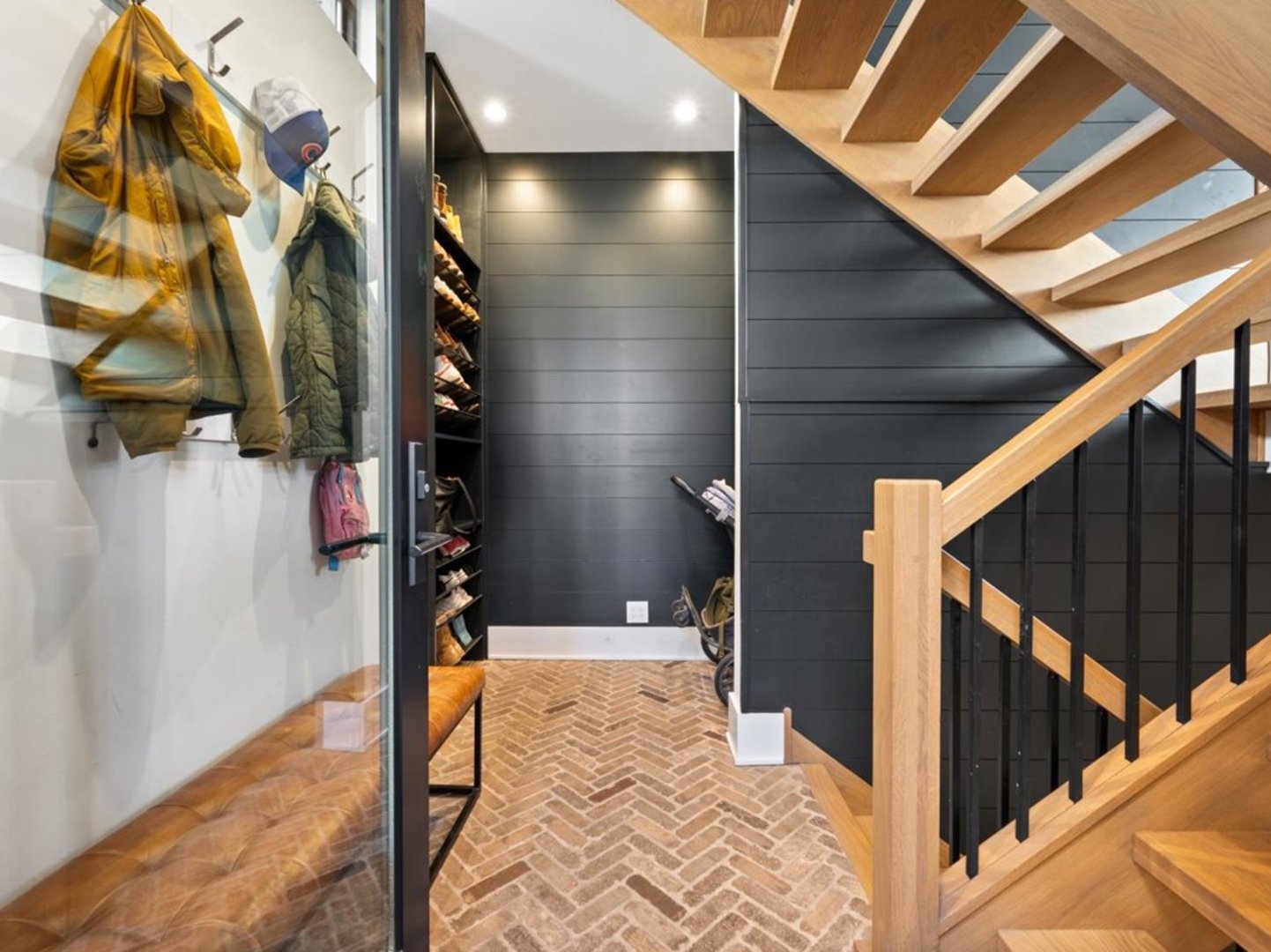 2109 W Montrose Avenue