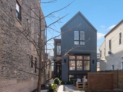 Tiny photo for 2109 W Montrose Avenue, Chicago, IL 60618 (MLS # 12536296)