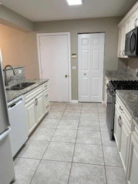 Tiny photo for 1607 Camberley Court #4, Bartlett, IL 60103 (MLS # 12512103)