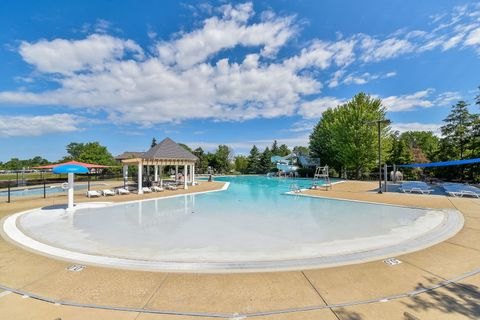 Tiny photo for 640 Kendridge Court, Aurora, IL 60502 (MLS # 12636152)