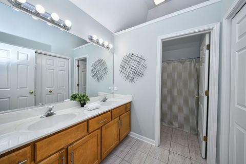 Tiny photo for 640 Kendridge Court, Aurora, IL 60502 (MLS # 12636152)