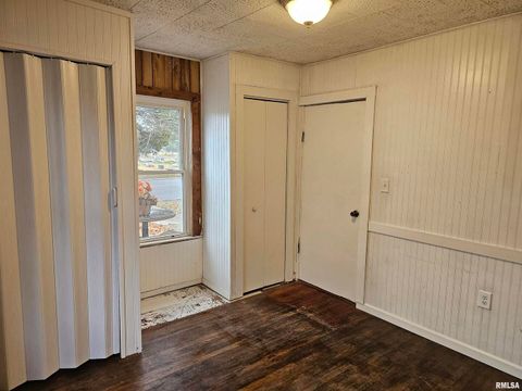 Tiny photo for 511 N SHELBY Street, Salem, IL 62881 (MLS # EB460541)