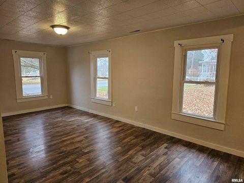 Tiny photo for 511 N SHELBY Street, Salem, IL 62881 (MLS # EB460541)