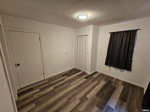 Tiny photo for 511 N SHELBY Street, Salem, IL 62881 (MLS # EB460541)