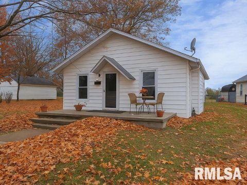 Tiny photo for 511 N SHELBY Street, Salem, IL 62881 (MLS # EB460541)