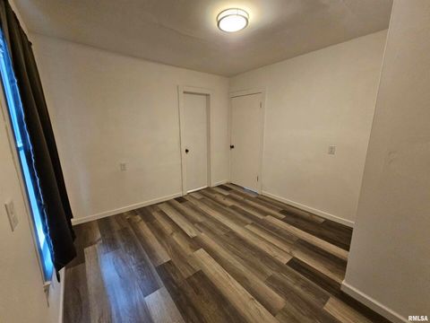 Tiny photo for 511 N SHELBY Street, Salem, IL 62881 (MLS # EB460541)