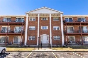 Photo of 6135 W 94th Street #B1, Oak Lawn, IL 60453 (MLS # 12693964)