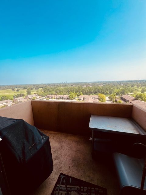 Tiny photo for 465 W Dominion Drive #1302, Wood Dale, IL 60191 (MLS # 12387539)