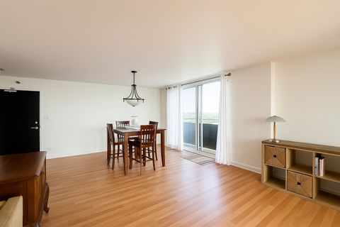 Tiny photo for 465 W Dominion Drive #1302, Wood Dale, IL 60191 (MLS # 12387539)