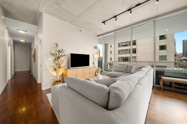 1720 S Michigan Avenue 401