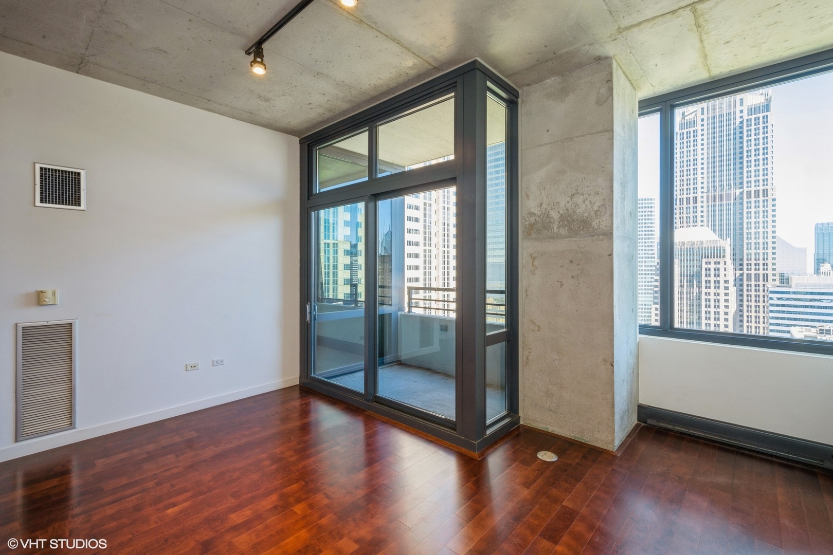 235 W VAN BUREN Street 4222